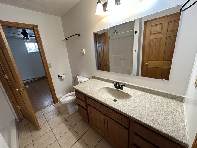 Full bath upstairs - 1052 Lakeshore Dr