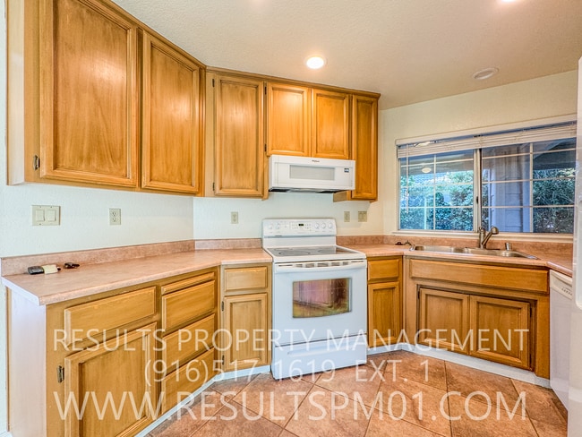 Building Photo - 4 Bedroom Rocklin Beauty. Pet Friendly