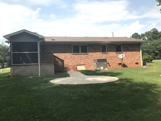 Building Photo - 8595 Benbow-Merrill Rd