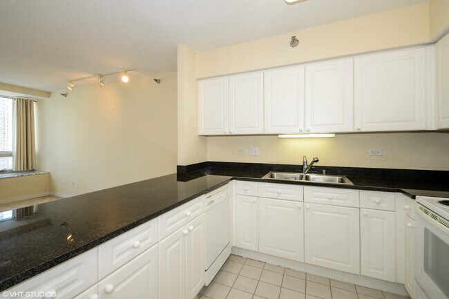 Building Photo - 512 N McClurg Ct