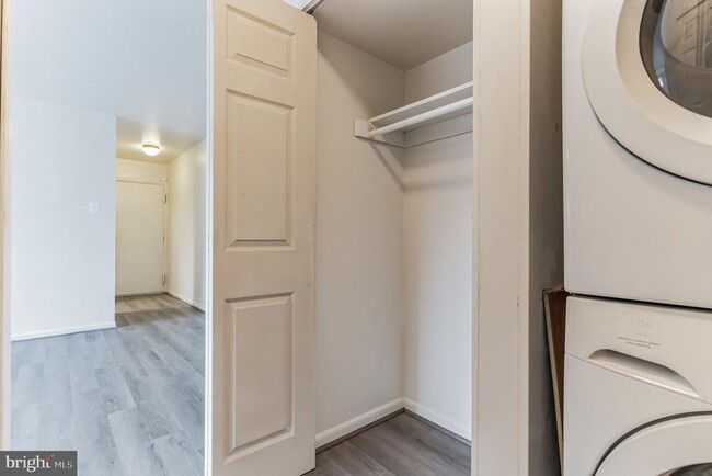 Building Photo - 7598 Gales Ct