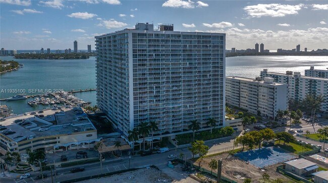 Building Photo - 7601 E Treasure Dr