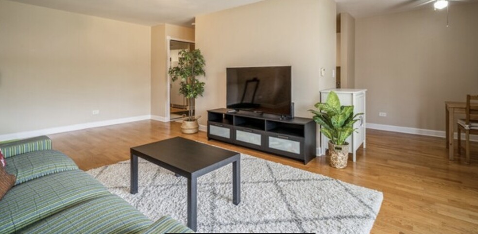 Building Photo - 1806 Hemlock Pl