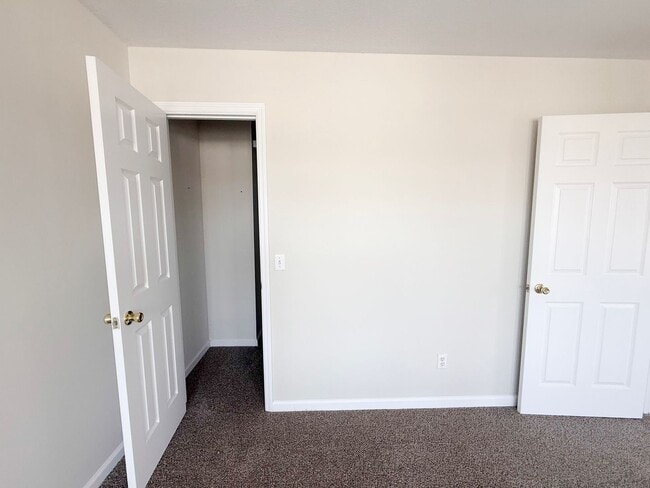 Building Photo - 430 W Stevens St