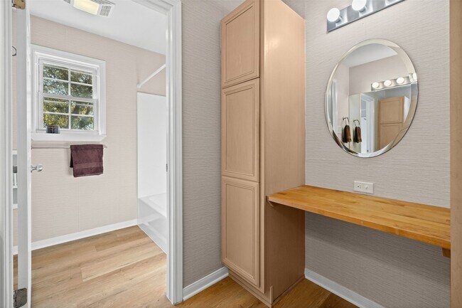 Building Photo - 201 Gail Dr