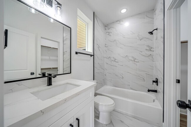 Building Photo - 3468 Bremond St