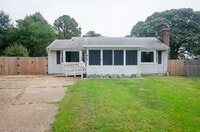 Building Photo - Precious Bungalow Home Rental in Norfolk!
