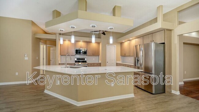 Building Photo - 6219 Aventura Dr