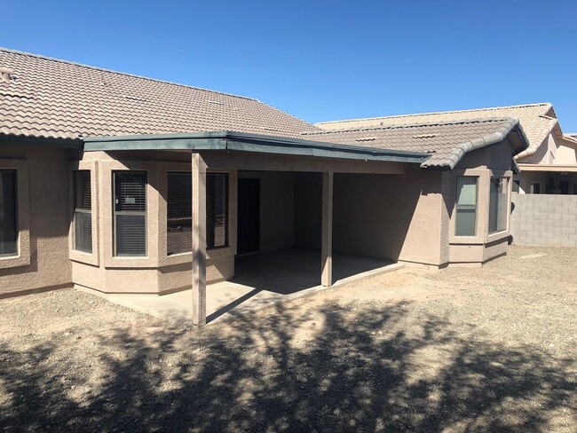 Building Photo - SPACIOUS 4 BED, 2 BATH HOME LOCATED NEAR B...