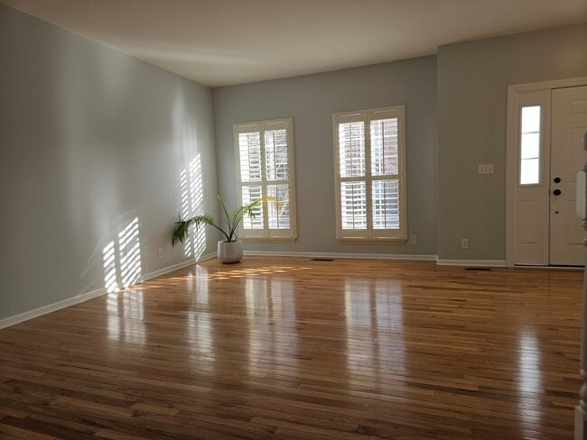 Building Photo - 0N312 Dooley Dr