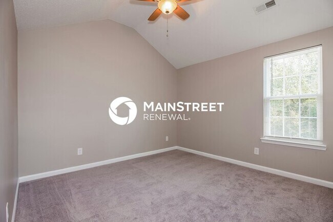 Building Photo - 4 Bedroom Pet-Friendly Home in Charlotte, NC with Main Street Renewal