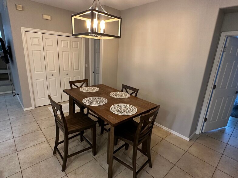 Building Photo - 9100 E Raintree Dr