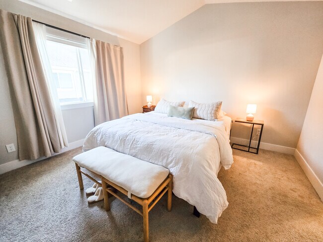 Building Photo - 261 W 490 N