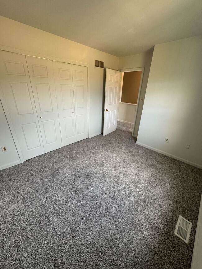 Building Photo - 2-bedroom, 1-bathroom home in East Petersburg, PA
