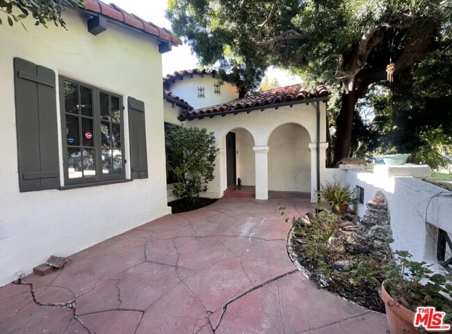 Primary Photo - 147 S Poinsettia Pl