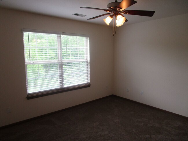 Building Photo - 605-607 Glenstone Dr.