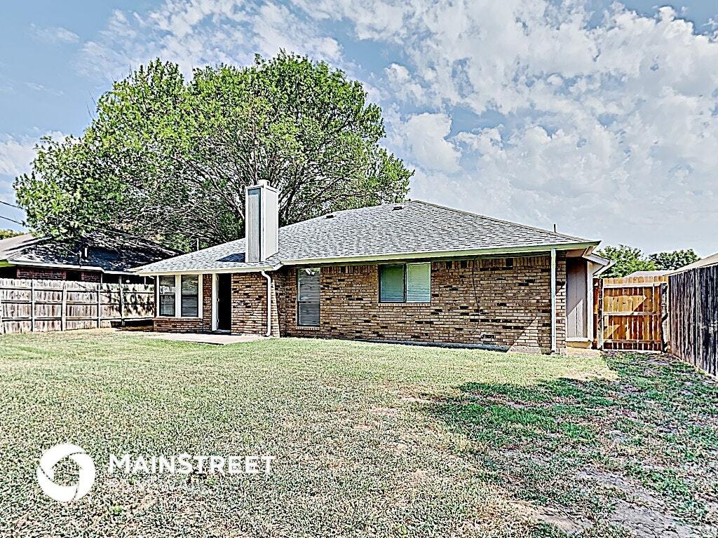 Building Photo - 808 Crystal Creek Ln