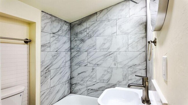 Building Photo - 3615 SW 40th St