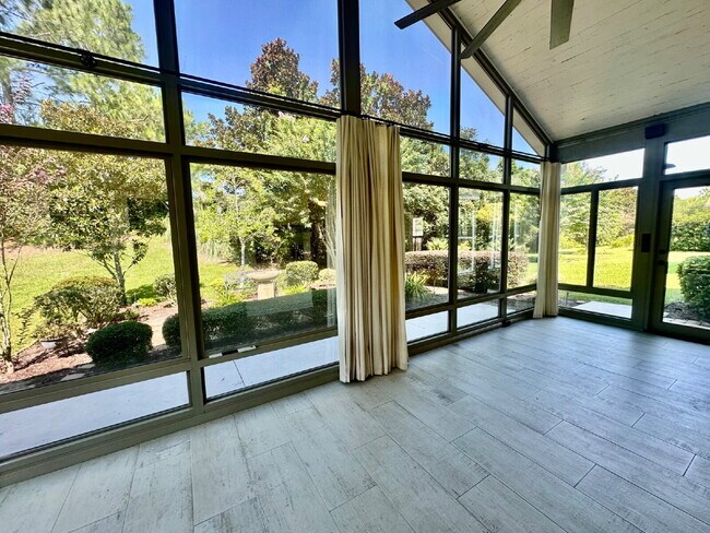 Building Photo - Charming Sun City Retreat, Available Now for Rent