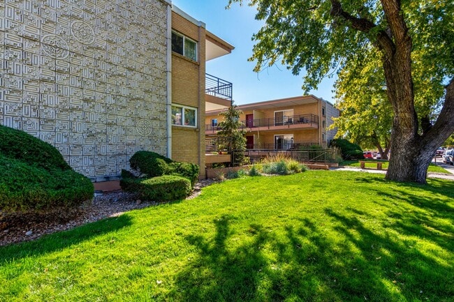 Building Photo - 830 20th St