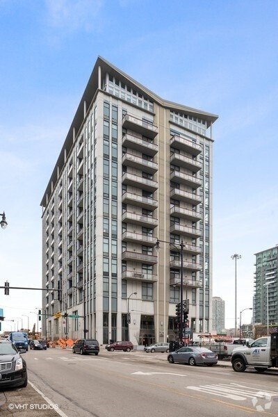 Building Photo - 740 W Fulton St