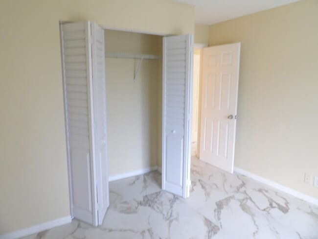 Building Photo - 623 Sea Pine Way