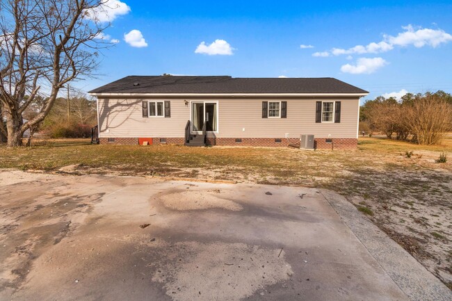 Building Photo - NEWLY RENOVATED 3 BR , 2 BA HOME *SPRING C...