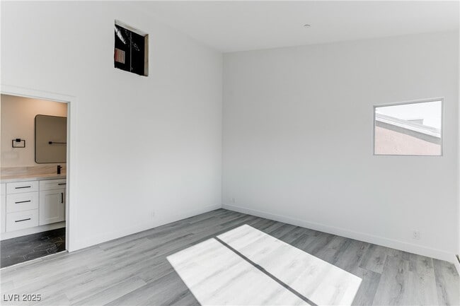 Building Photo - 254 Tower St