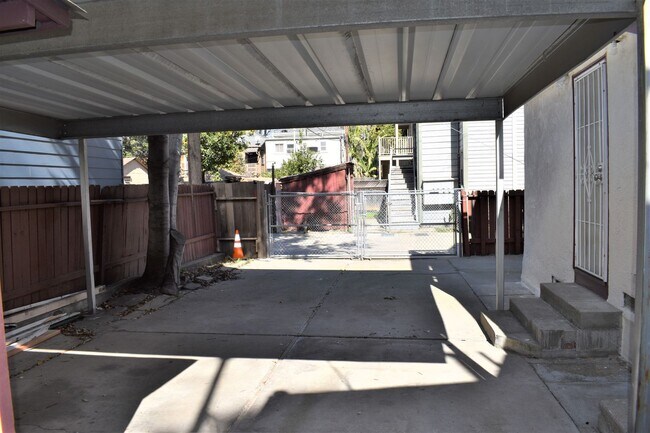 Building Photo - 518-518 15th St