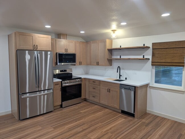 Building Photo - 16766 Blodgett Rd