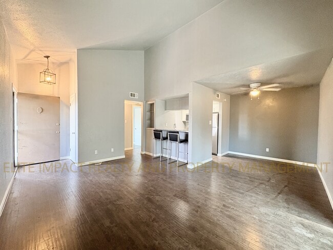 Building Photo - 1620 N Wilmot Rd