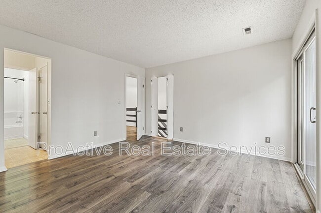 Building Photo - 5761 Luck Ln