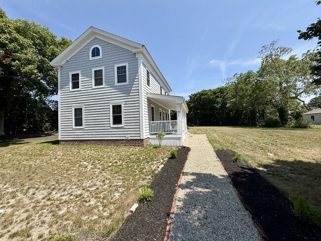 Building Photo - 209 Bank St