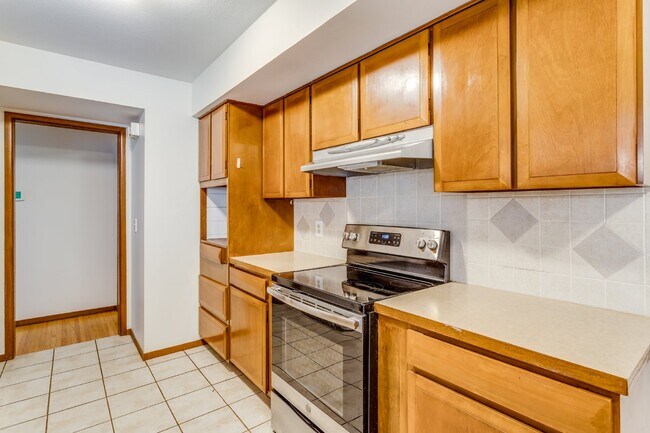 Building Photo - 3 bedroom, 2 bath home in the beautiful Westlink neighborhood in West Wichita.