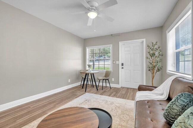 Building Photo - 908 Buena Vista Dr