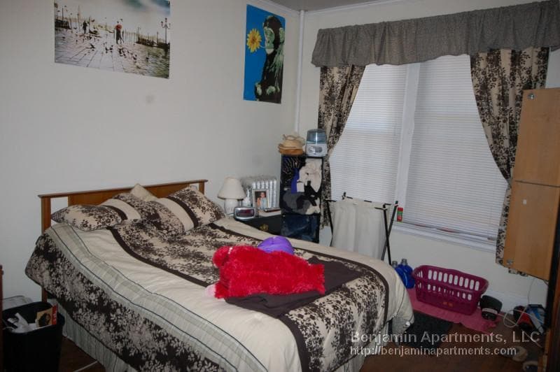 Building Photo - 15 Glenville Ave