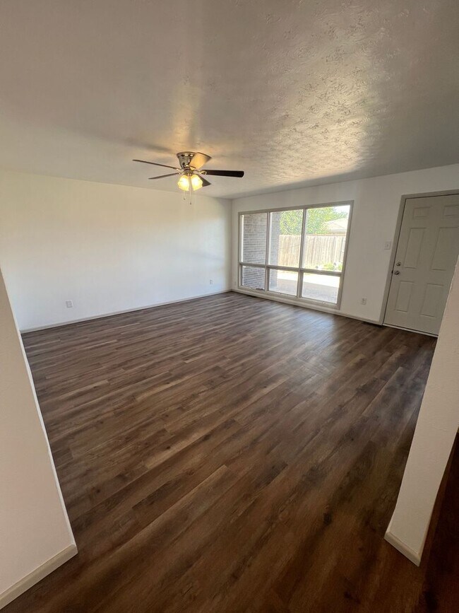 Building Photo - Pre Leasing for Fall 2026! Remodeled 3/2 near LCU!