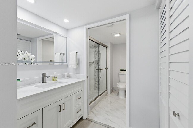 Building Photo - 550 SW 138th Ave