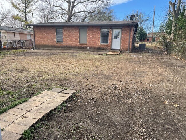 Building Photo - 613 S Andrews Ave