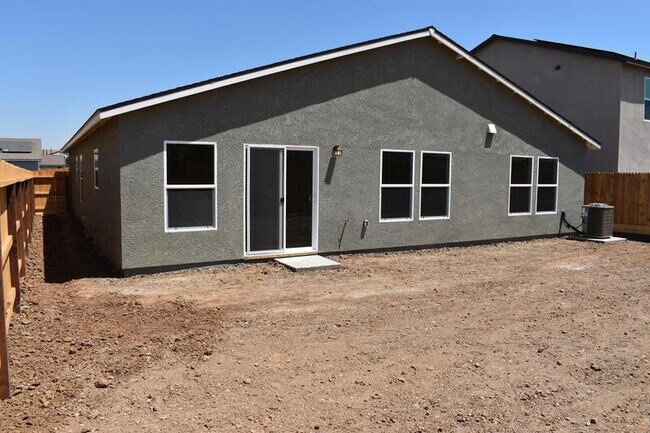 Building Photo - 4041 Bayonet Dr