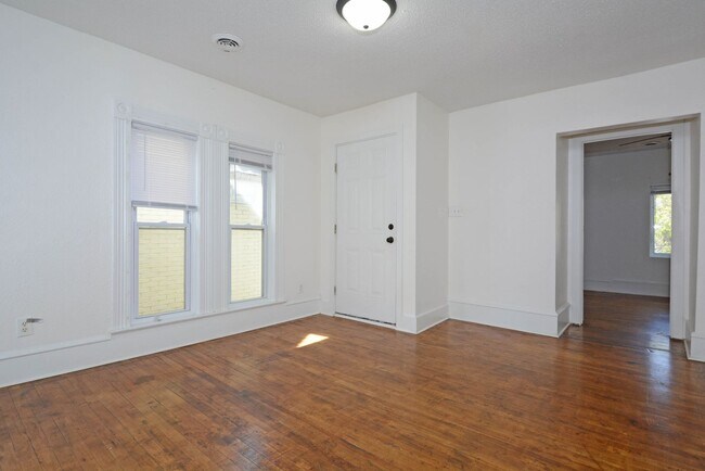 Building Photo - 2709 Bloomington Ave