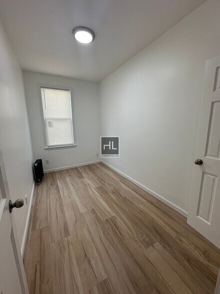 Building Photo - 88 AVENUE