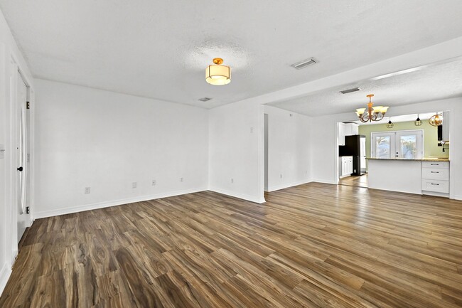 Building Photo - 343 Spring Ave
