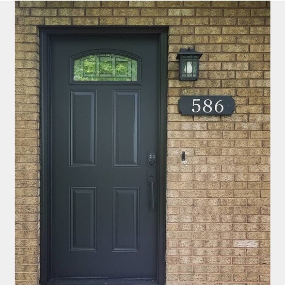 Building Photo - 586 Peachview Ln