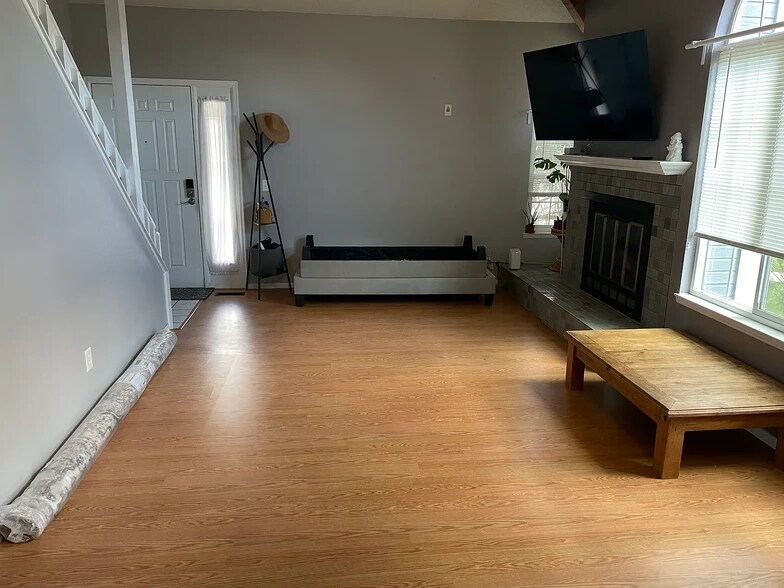 Building Photo - 6881 Xavier Cir