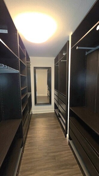 Building Photo - 1121 Bass Dr