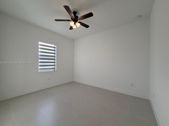 Building Photo - 1144 Mobley St E