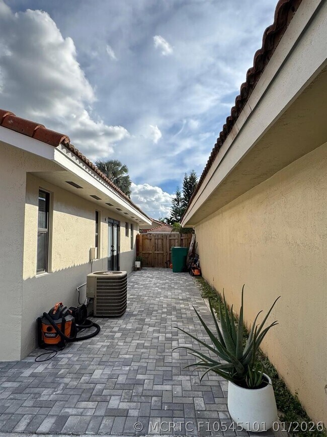 Building Photo - 8455 NW 190th Terrace