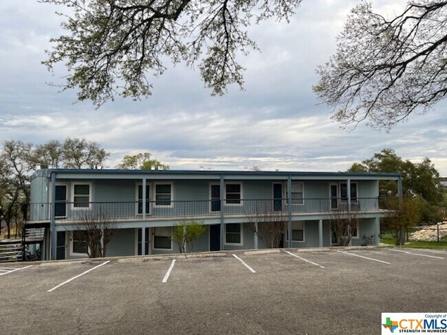 Building Photo - 943 Parkview Dr
