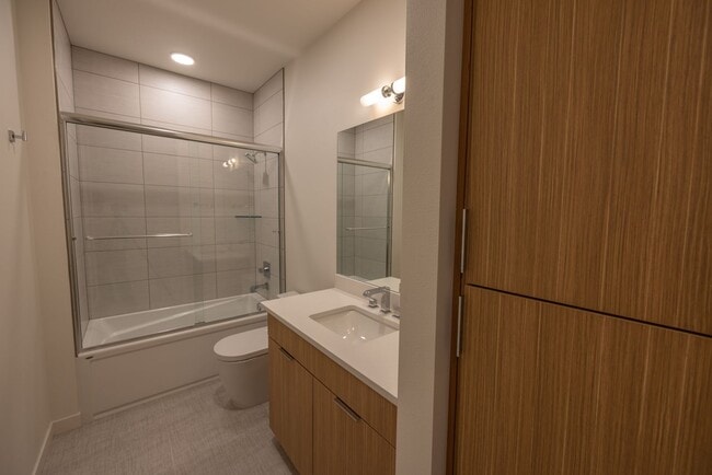 Building Photo - Riverside Townhomes - Waterfront Living in...